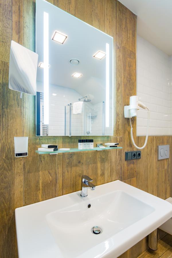 Hotel Male Versailles การ์โลวีวารี ภายนอก รูปภาพ