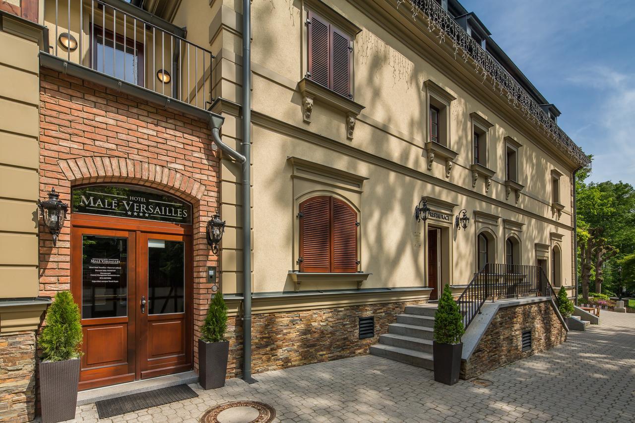Hotel Male Versailles การ์โลวีวารี ภายนอก รูปภาพ