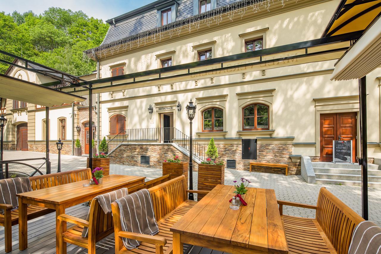 Hotel Male Versailles การ์โลวีวารี ภายนอก รูปภาพ