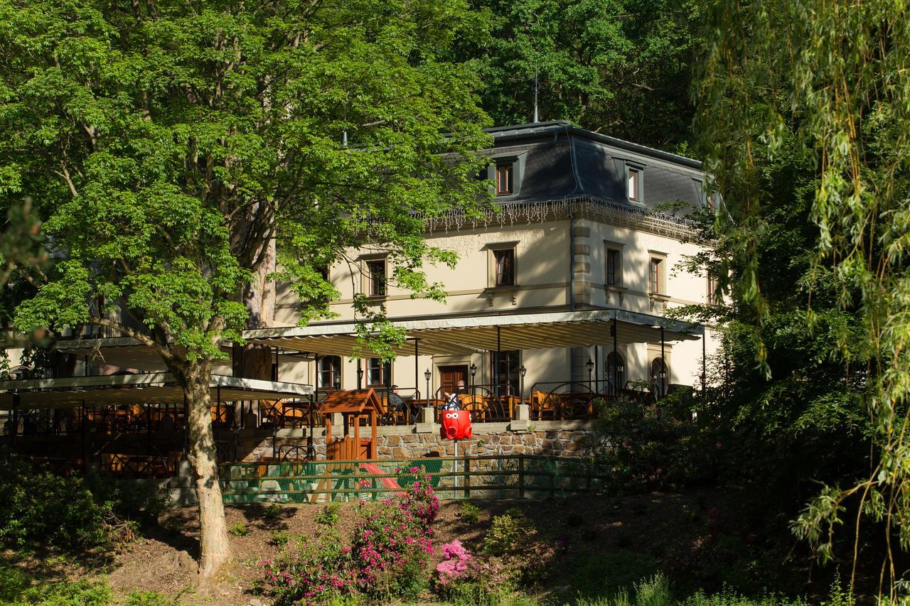 Hotel Male Versailles การ์โลวีวารี ภายนอก รูปภาพ