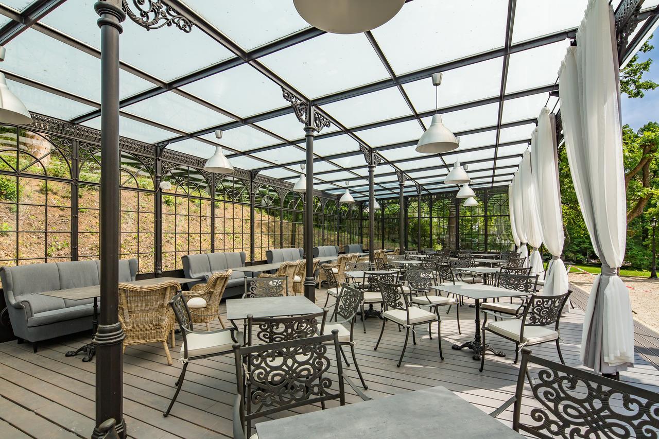 Hotel Male Versailles การ์โลวีวารี ภายนอก รูปภาพ