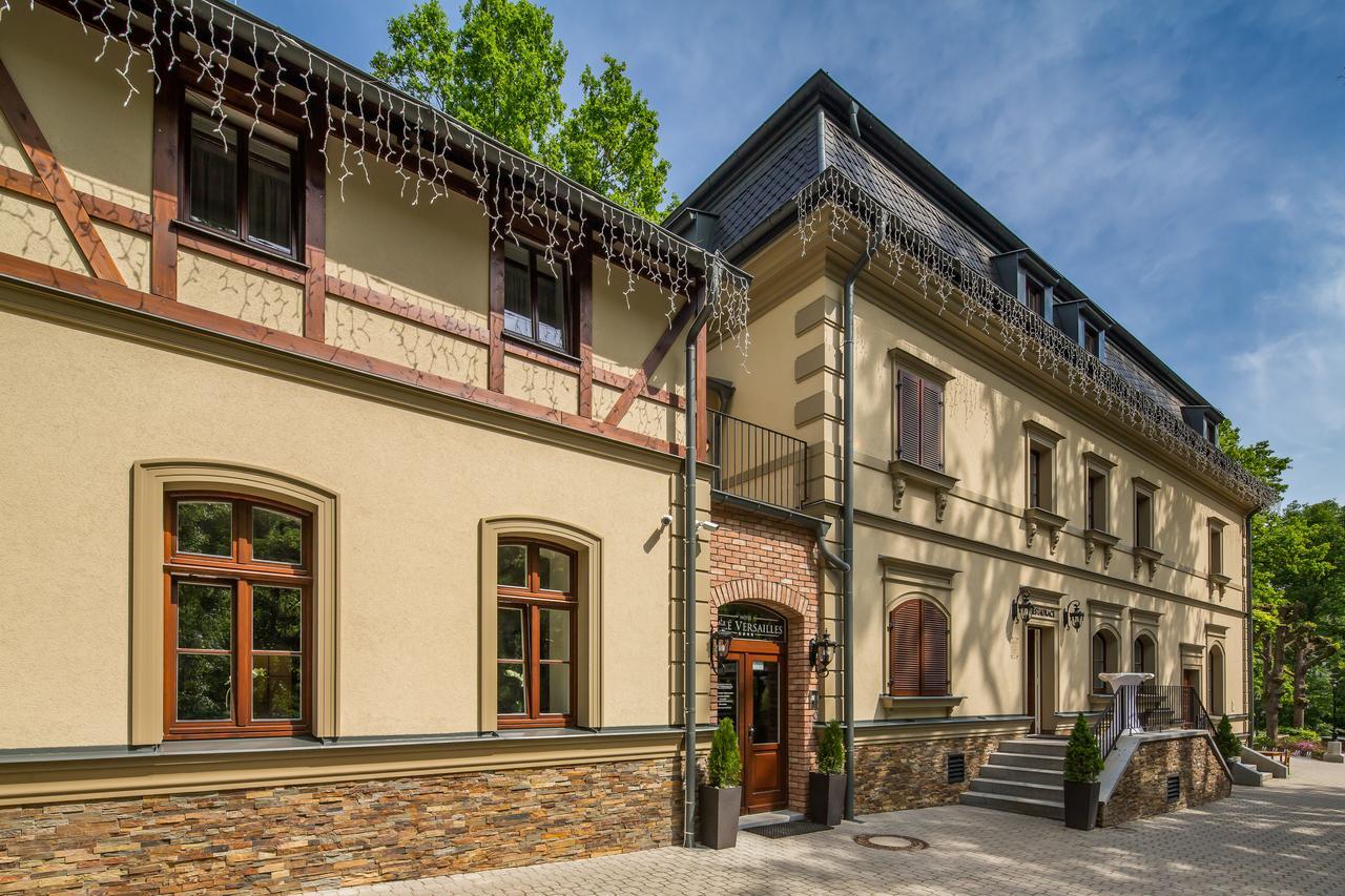 Hotel Male Versailles การ์โลวีวารี ภายนอก รูปภาพ